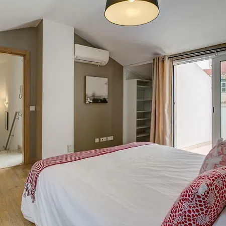Luxurious Rato Апартаменты